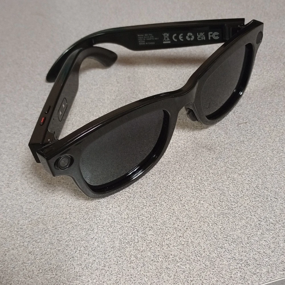 Smart AI Glasses – Video, Music & AI Assistant